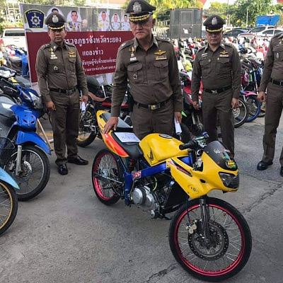 Изображение для новостной статьи - Полиция Таиланда хвастается уловом: сотни конфискованных байков