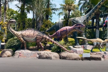 Одна из самых больших коллекций статуй динозавров, которая представлена в саду Нонг Нуч