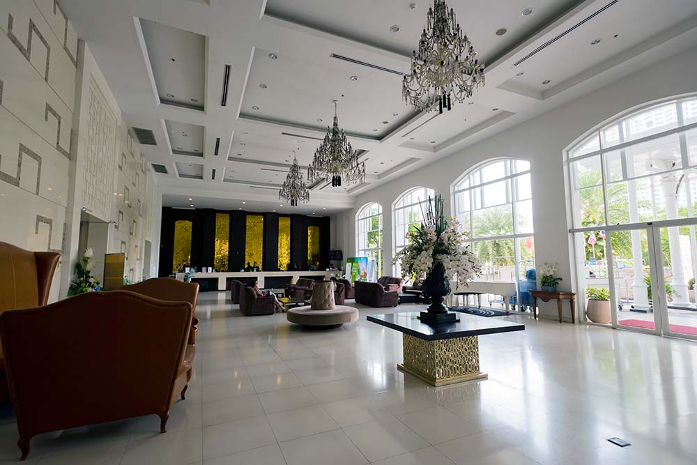 Фотография главного холла и ресепшин отеля D Varee Jomtine Beach в Паттайе