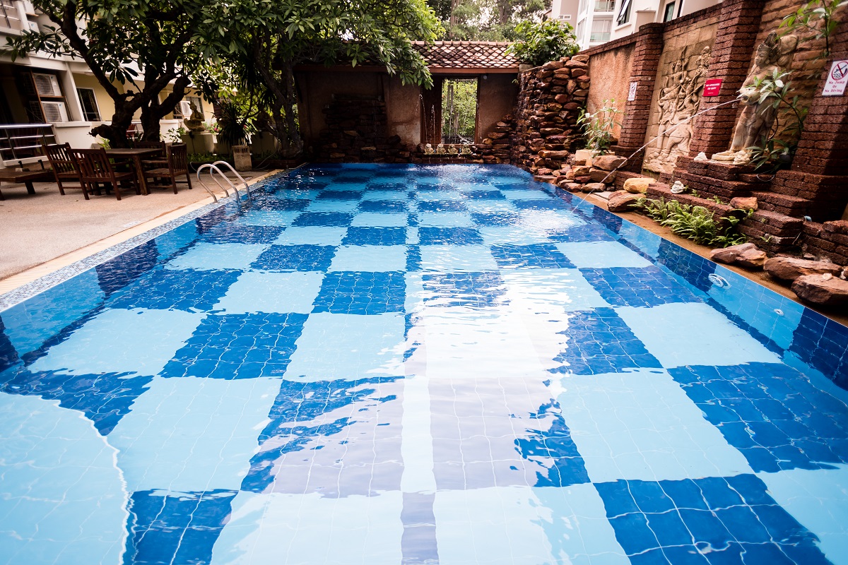 Плавательный бассейн в отеле Bella Villa Prima. Обзор отеля с фотографиями