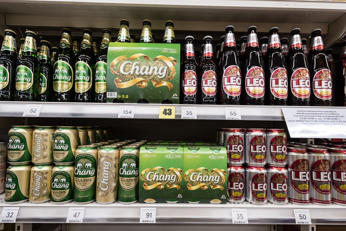 Стоимость пива Leo и Chang в Таиланде - 55 батов за бутылку 0,5л