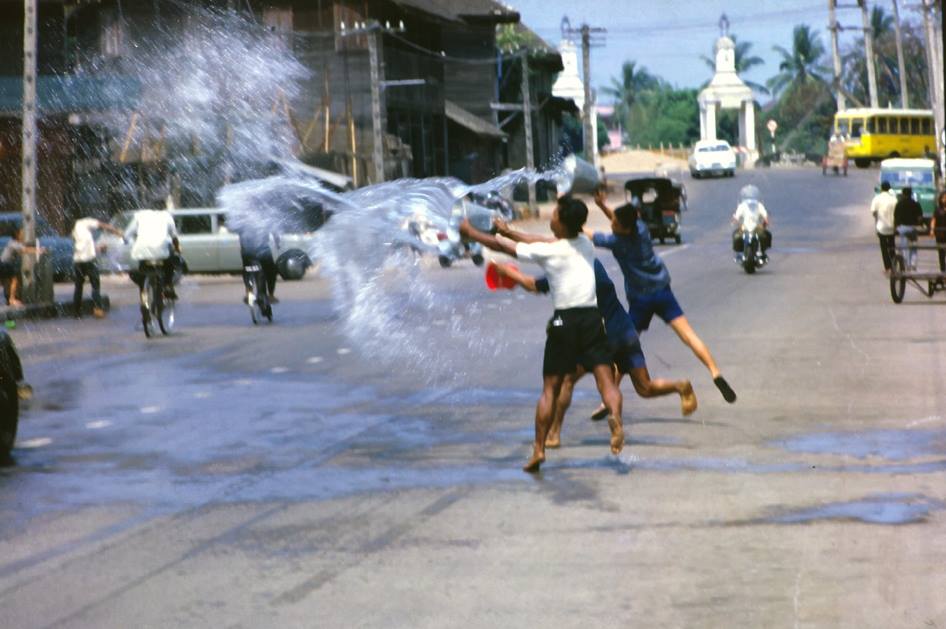 Празднование тайского нового года Сонгкран в 1967 году в Чианг Мае