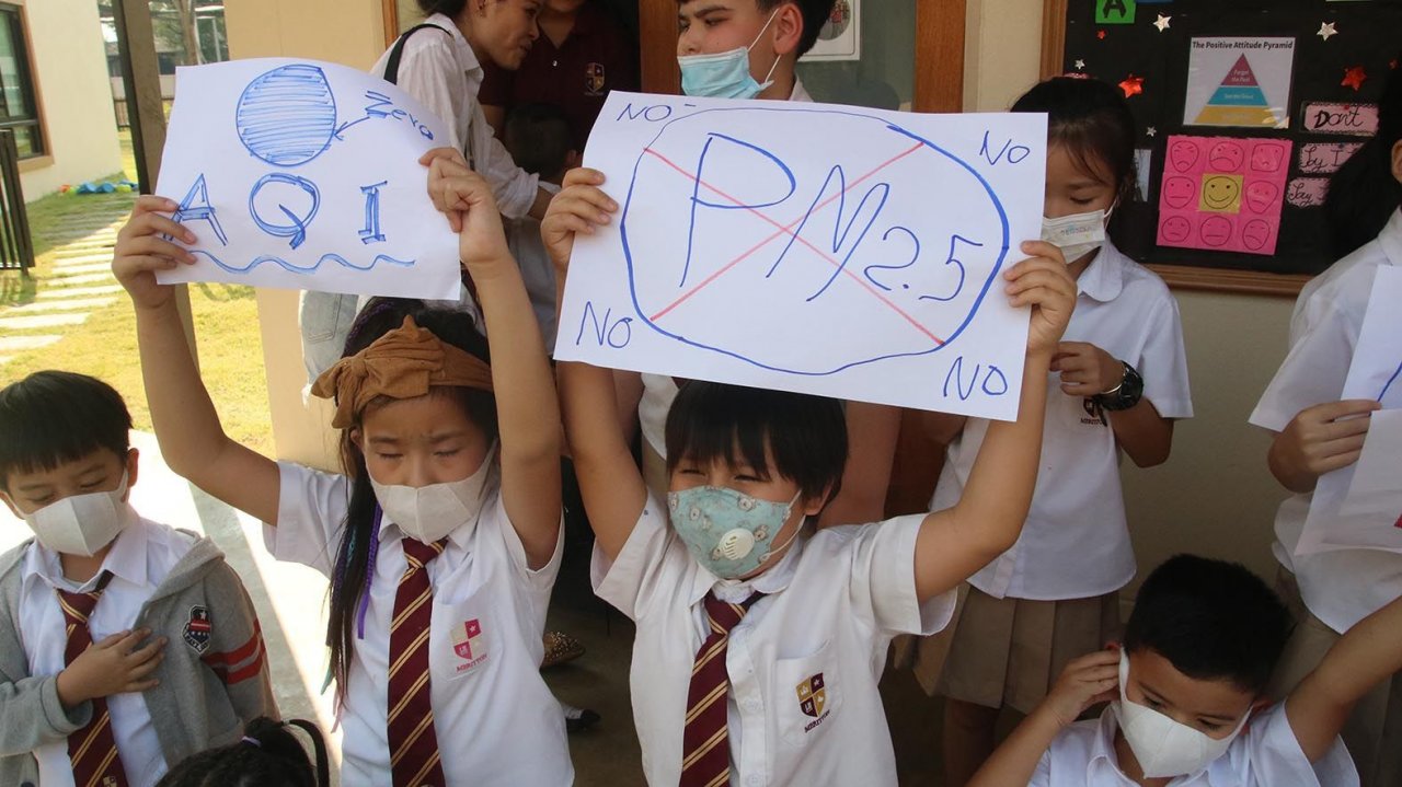 Плакаты против смога с частицами PM2.5