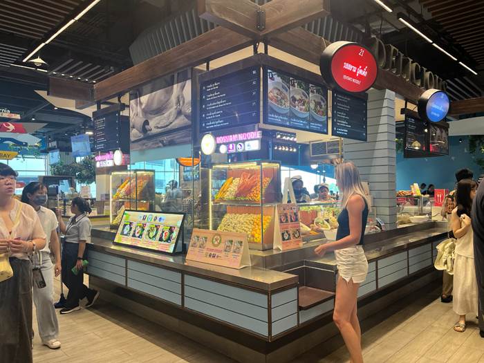 Где вкусно и дёшево поесть в Паттайе: легендарный фудкорт Pier 21 с ценами от 39 батов Где вкусно и дёшево поесть в Паттайе: легендарный фудкорт Pier 21 с ценами от 39 батов