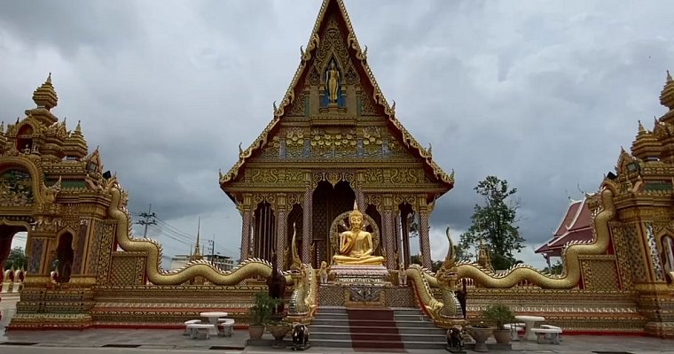Wat Hua Yai - храм в Паттайе, который прославился благодаря нетленному телу монаха