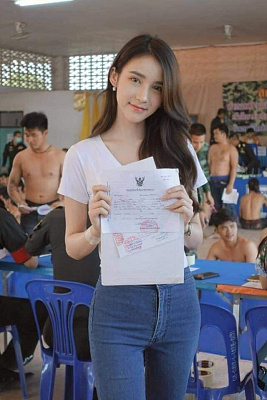 Изображение для новостной статьи - Милая тайская девушка получила повестку из военкомата
