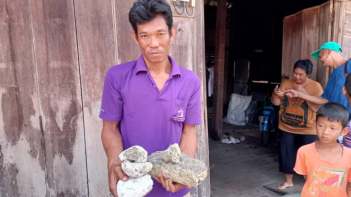 Изображение для новостной статьи - Тайский рыбак нашел на берегу "камни" стоимостью 3 миллиона батов