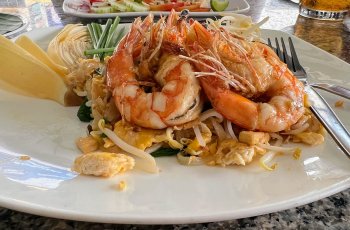 История Pad Thai: как это блюдо стало национальным достоянием Таиланда
