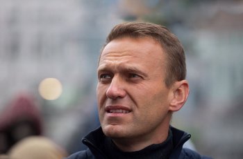 Зимой Навальный отдыхал в Таиланде! А сегодня Германия его встречала круче, чем президентов. За какие заслуги такое внимание?