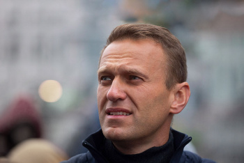 Зимой Навальный отдыхал в Таиланде! А сегодня Германия его встречала круче, чем президентов. За какие заслуги такое внимание?
