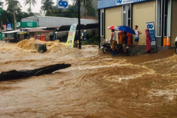 Наводнение на острове Ко Чанг после тропического ливня. Фото и видео