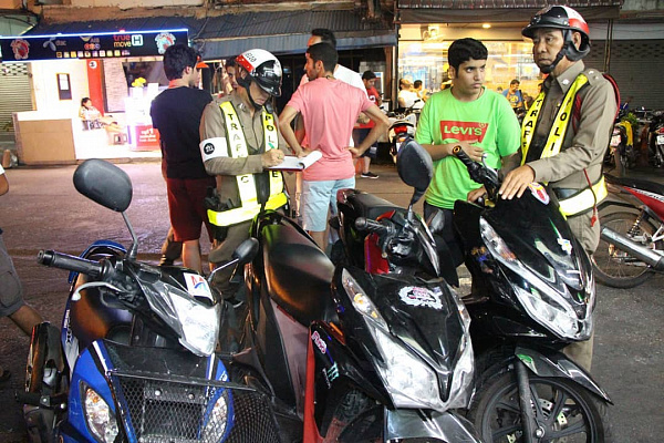 Изображение для новостной статьи - Иностранные туристы были задержаны за гонки на мотобайках по улицам Паттайи
