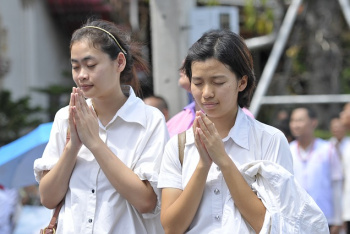Социальное дистанцирование или тайские традиции - что помогает победить коронавирус в Таиланде?