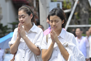Изображение для анонса к статье - Социальное дистанцирование или тайские традиции - что помогает победить коронавирус в Таиланде?