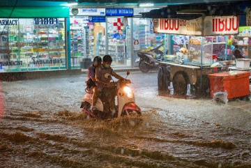 Изображение для анонса к статье - Почему идет дождь, когда я еду домой: тайские вопросы