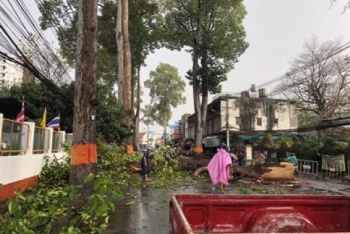 Тропический шторм в Чианг Мае обрушился градом на провинцию