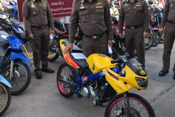Анонос изображения к новости Полиция Таиланда хвастается уловом: сотни конфискованных байков