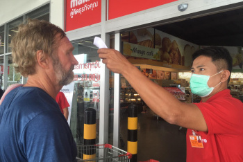 Новости Таиланда: В магазинах Паттайи всех посетителей проверяют на коронавирус