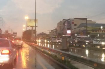 В центре Паттайи затрудненное движение из-за прошедшего ливня