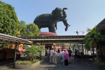 Изображение для анонса к статье - Музей Эраван в Бангкоке - храм полностью из меди со статуей слона с тремя головами