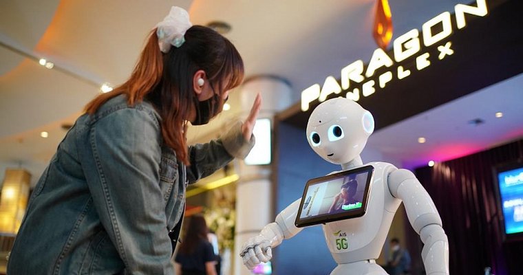 5G роботы на страже здоровья посетителей торгового центра в Бангкоке