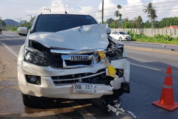 Дорожная авария на Краби: пикап сбил мотобайк (фото)