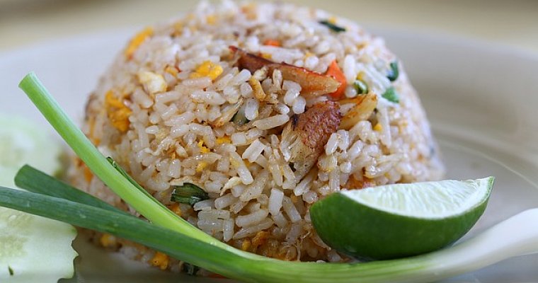 Кхао Пад с курицей (тайский жареный рис)